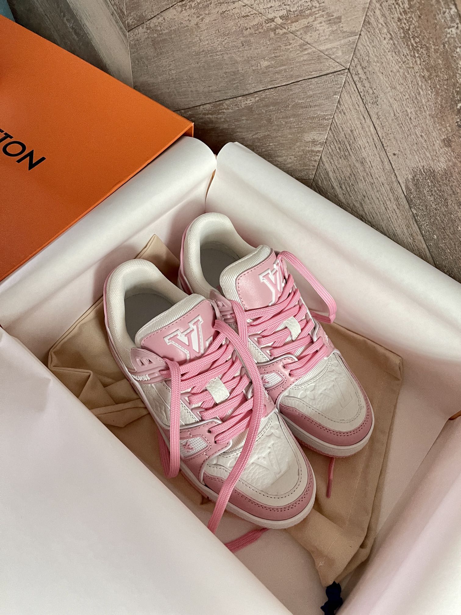 LOUIS VUITTON LV TRAINER SNEAKER PINK ROSE 1ABOEK - Image 6