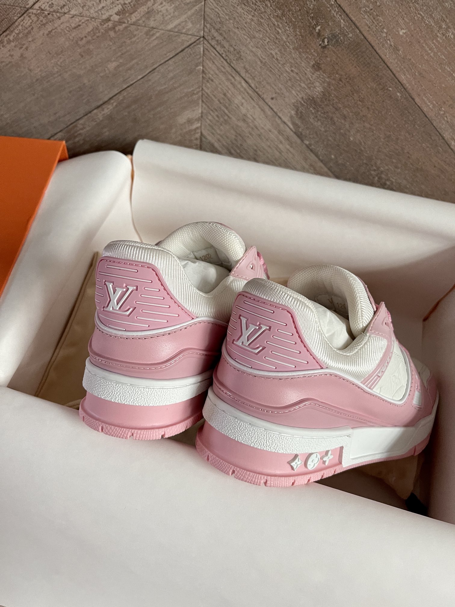 LOUIS VUITTON LV TRAINER SNEAKER PINK ROSE 1ABOEK - Image 4