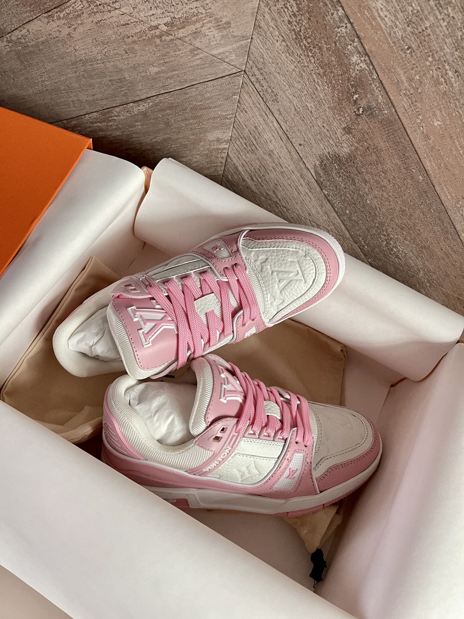 LOUIS VUITTON LV TRAINER SNEAKER PINK ROSE 1ABOEK - Image 3