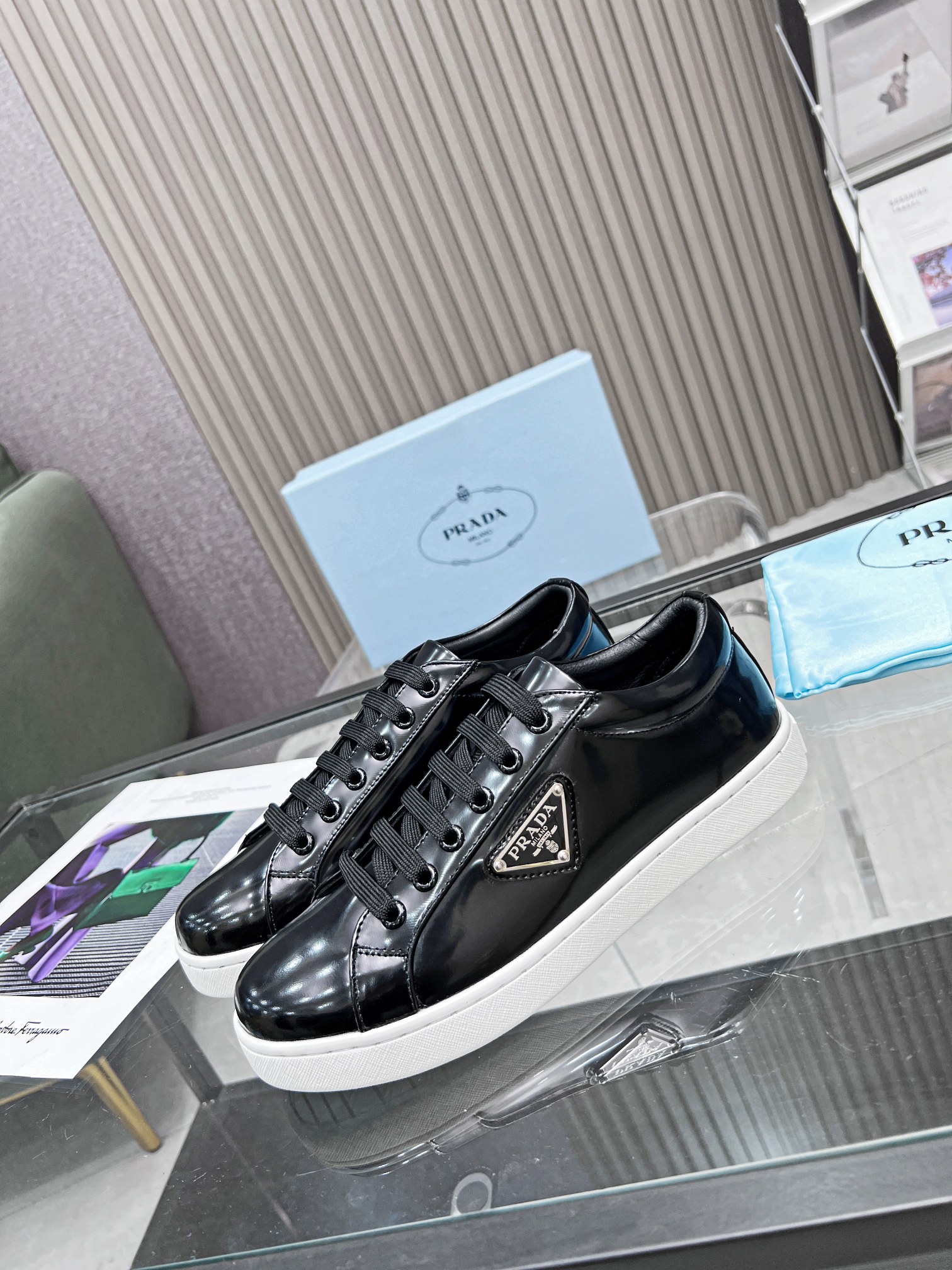 PRADA LOGO SNEAKERS IN BRUSHED LEATHER BLACK - Image 2