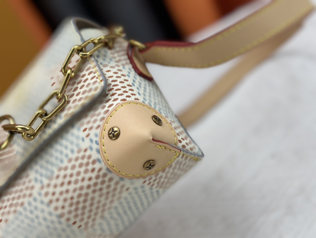 LOUIS VUITTON STEAMER WEARABLE WALLET WHITE 18CM N40674 - Image 8