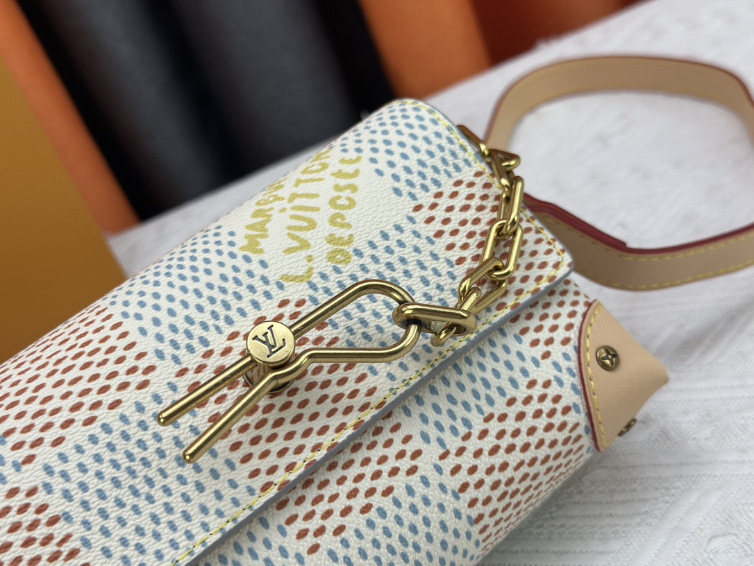 LOUIS VUITTON STEAMER WEARABLE WALLET WHITE 18CM N40674 - Image 7