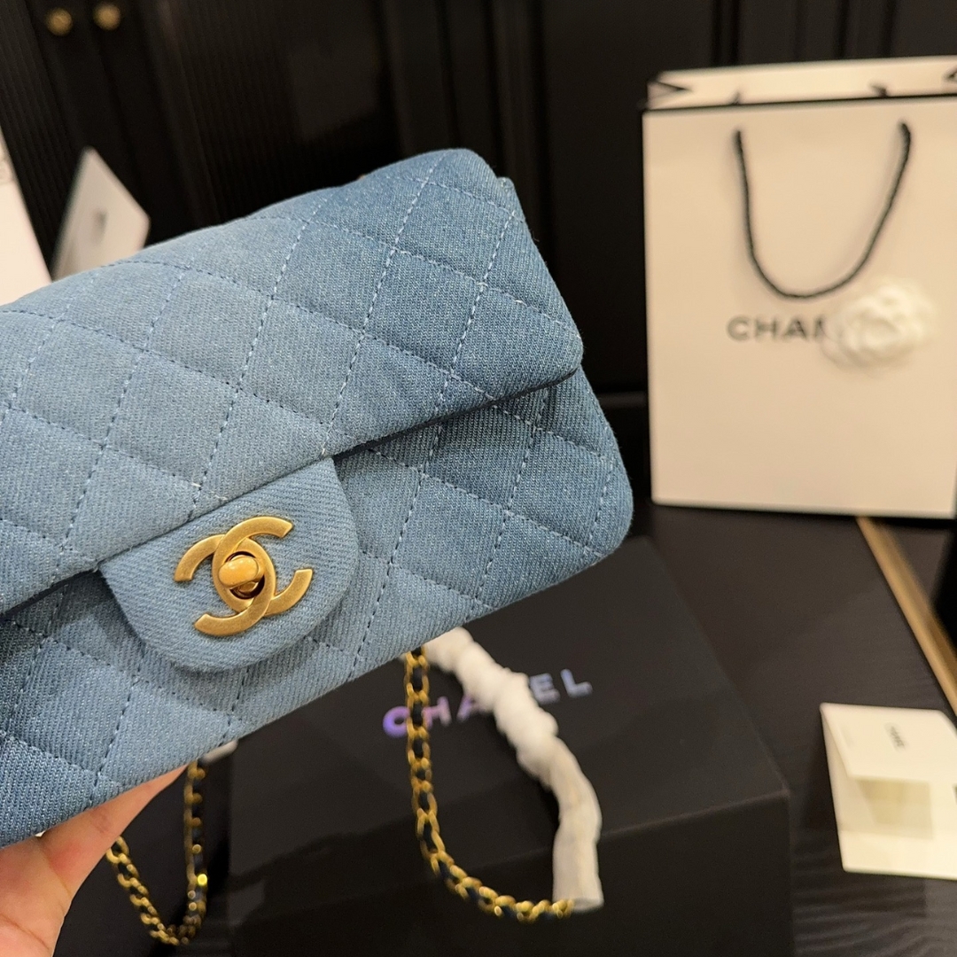 CHANEL CLASSIC HANDBAG WASHED DENIM AND GOLD TONE METAL BLUE 19CM A01112 B16747 NX158 - Image 4
