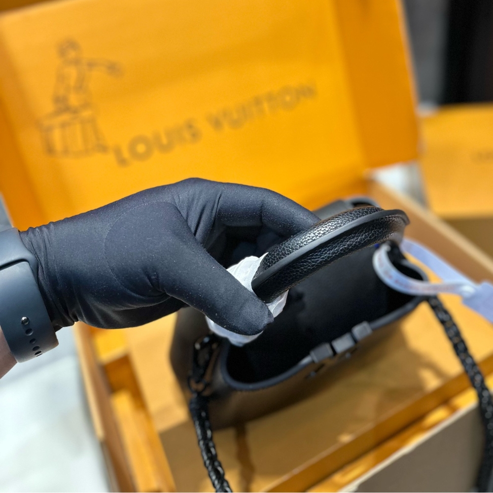 LOUIS VUITTON CAPUCINES EAST WEST MINI OPTIC BLACK 19CM M23955 - Image 7