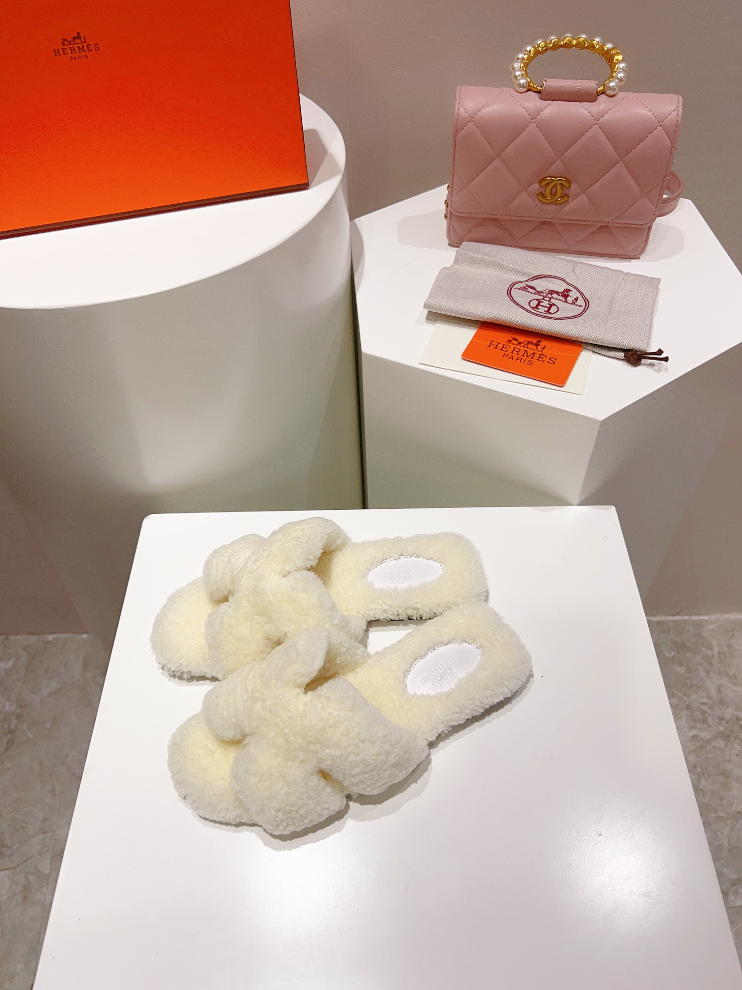 HERMES ORAN SANDAL WHITE H231288Z - Image 2