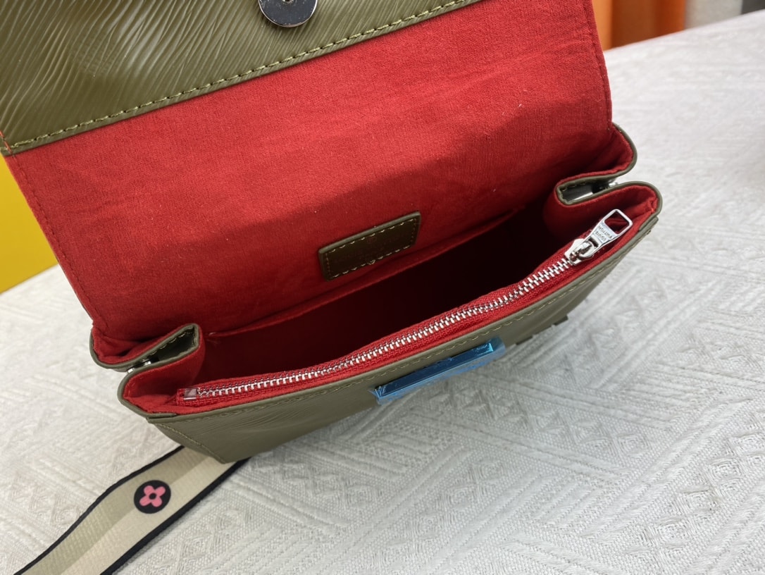 LOUIS VUITTON CLUNY MINI GEEN 22CM - Image 2