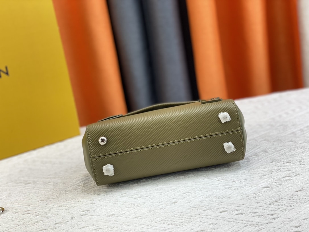 LOUIS VUITTON CLUNY MINI GEEN 22CM - Image 8
