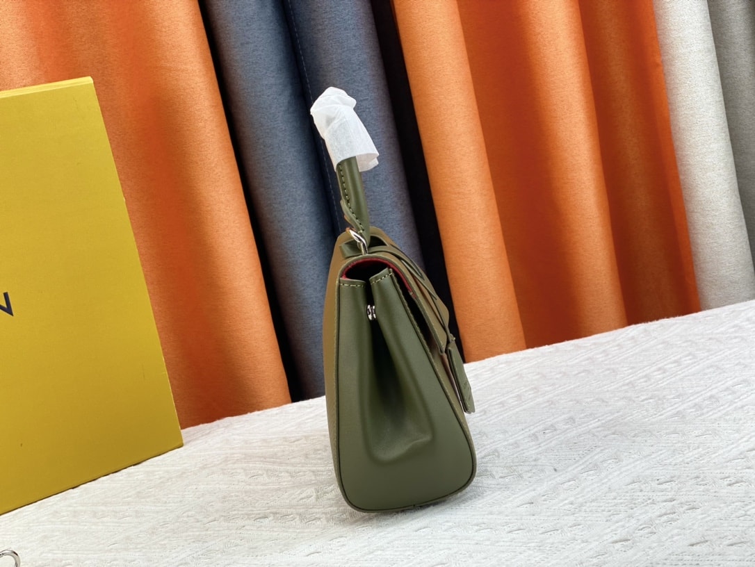 LOUIS VUITTON CLUNY MINI GEEN 22CM - Image 6