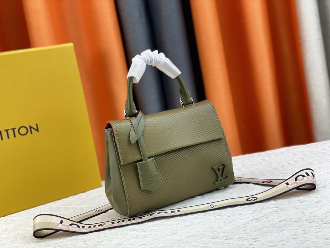 LOUIS VUITTON CLUNY MINI GEEN 22CM - Image 9