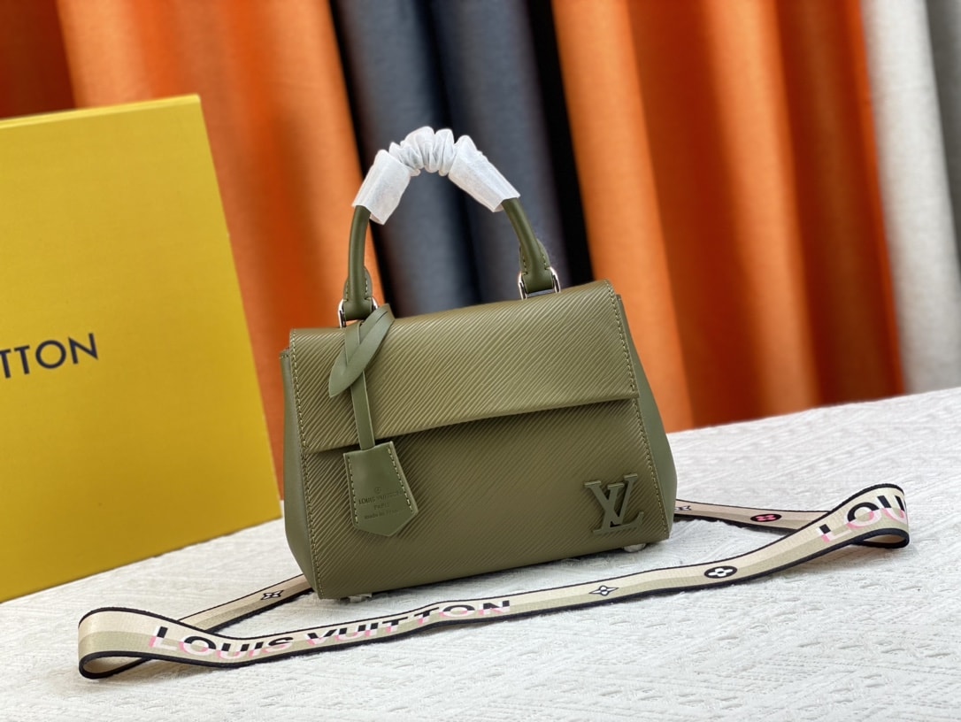 LOUIS VUITTON CLUNY MINI GEEN 22CM - Image 10