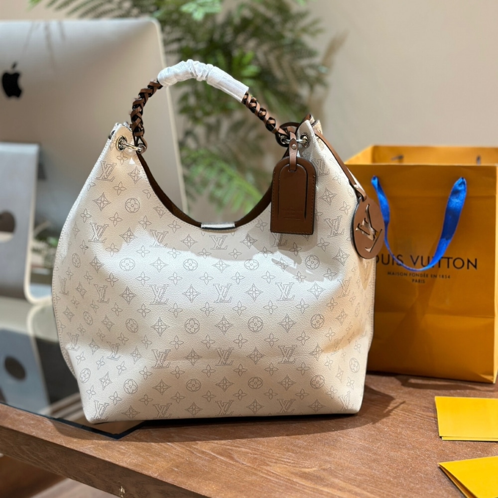 LOUIS VUITTON CREME MAHINA CARMEL HOBO BAG WHITE AND BROWN 40CM - Image 2