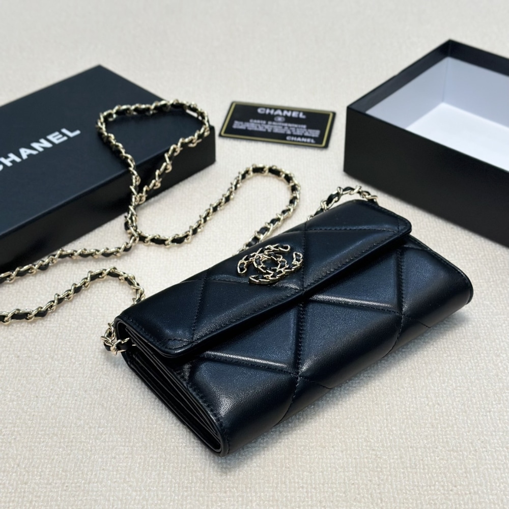 CHANEL FLAP BAG BLACK 19CM - Image 4
