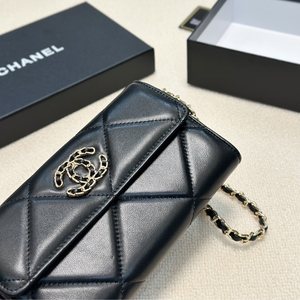 CHANEL FLAP BAG BLACK 19CM - Image 5