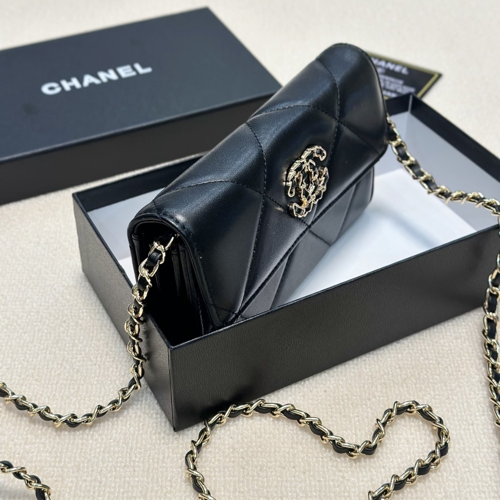 CHANEL FLAP BAG BLACK 19CM - Image 8