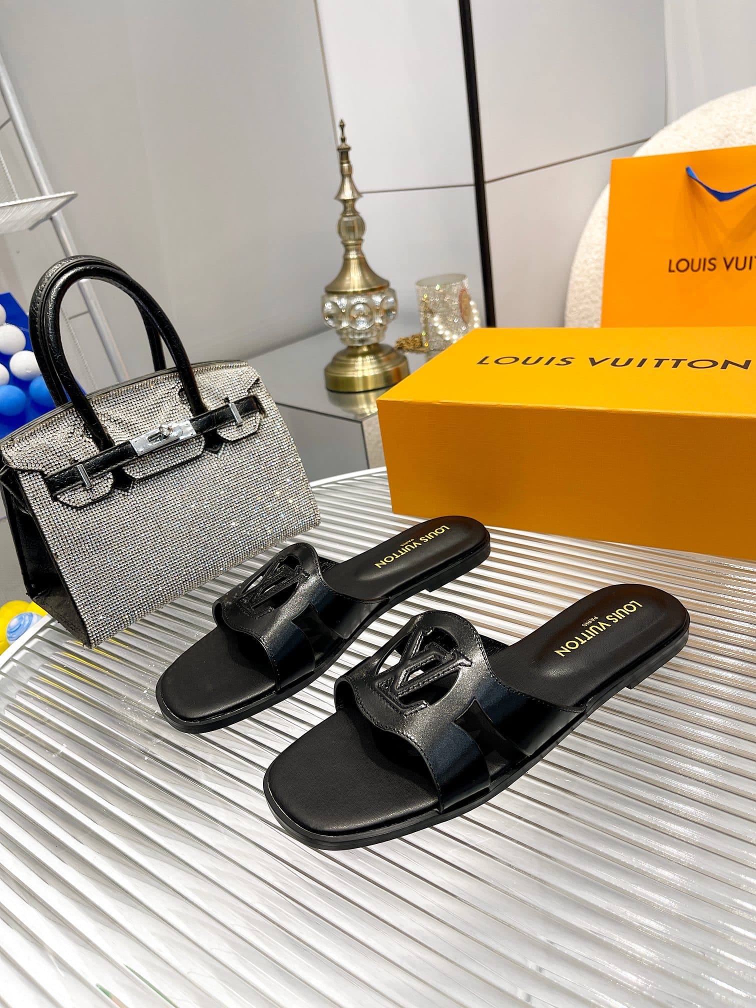 LOUIS VUITTON LV ISOLA FLAT MULE BLACK 1ABP0E - Image 6