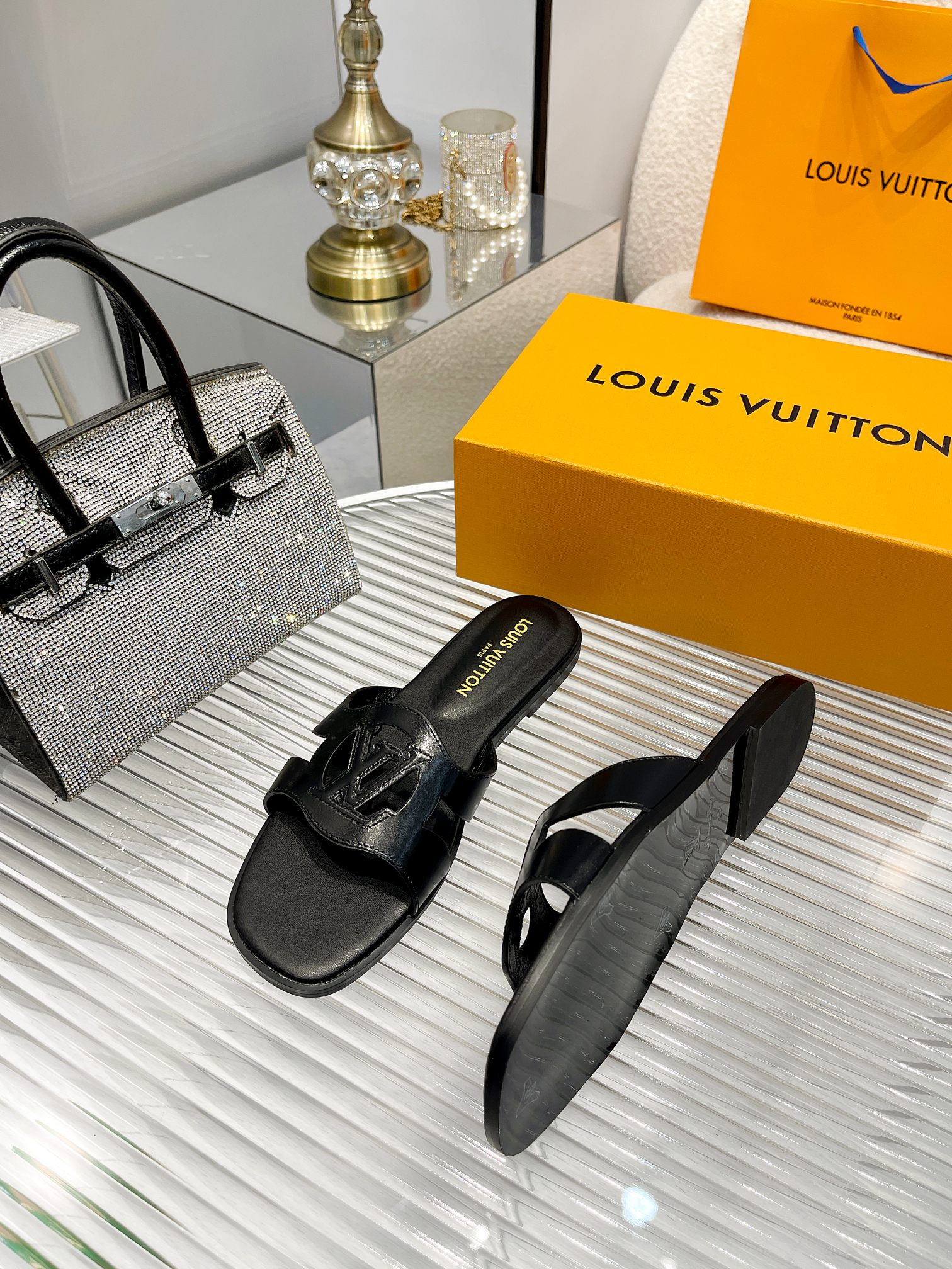 LOUIS VUITTON LV ISOLA FLAT MULE BLACK 1ABP0E - Image 5