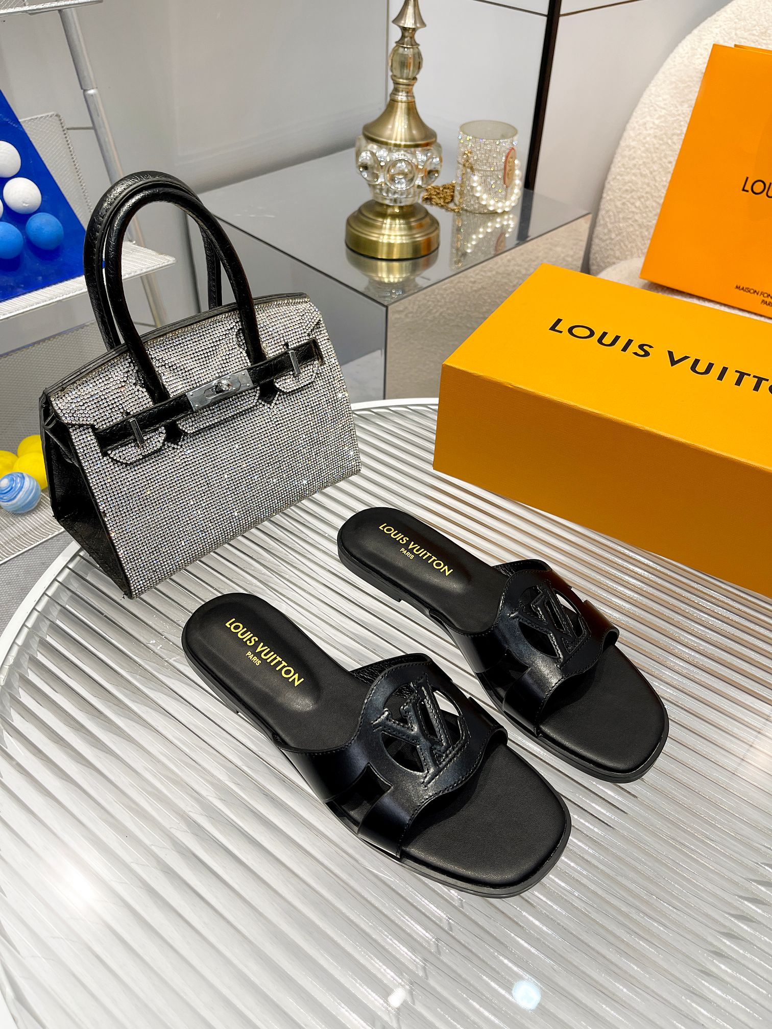 LOUIS VUITTON LV ISOLA FLAT MULE BLACK 1ABP0E - Image 3