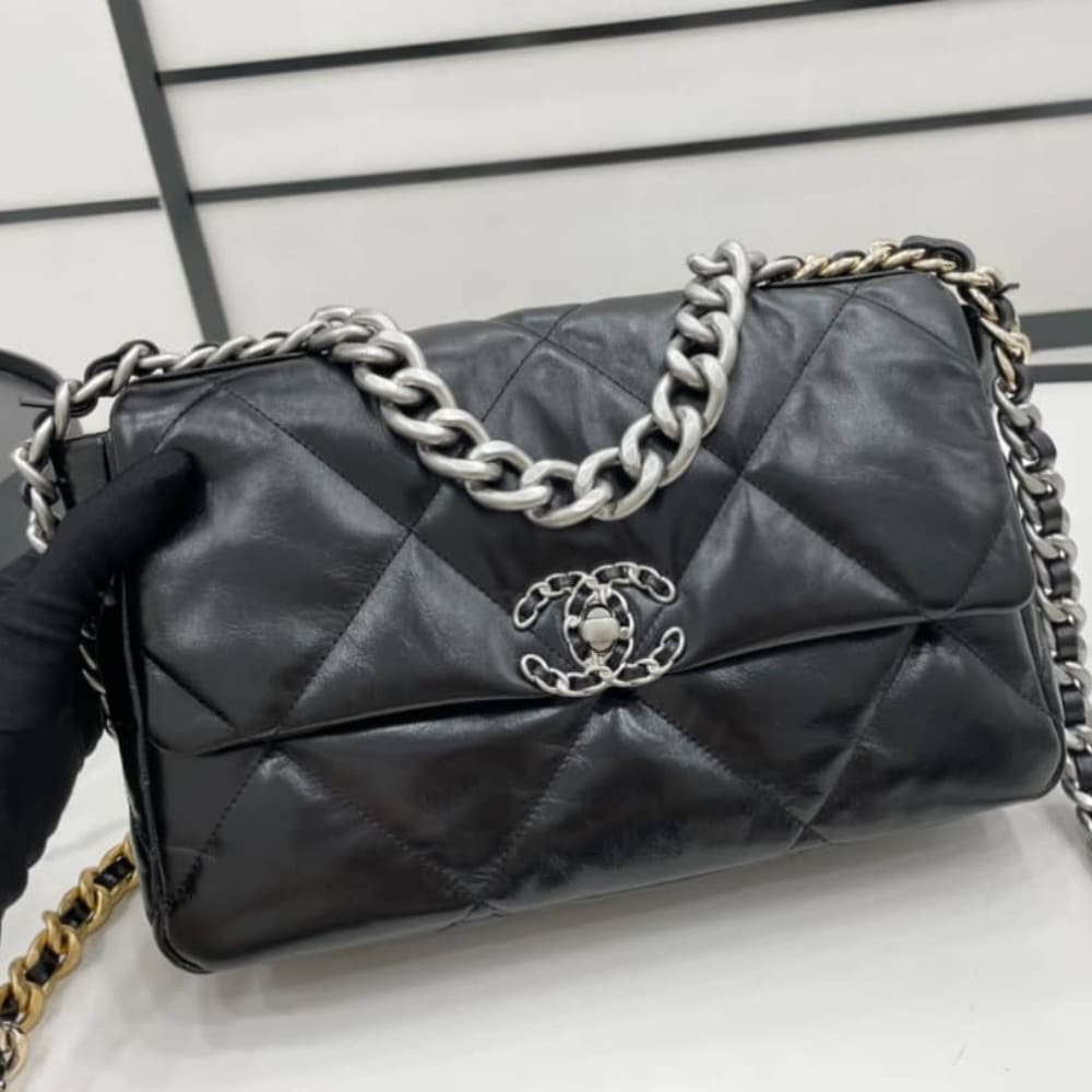 CHANEL 19 SERIES CLASSIC DOUBLE C LOGO SILVER TURN BUCKLE BLACK 31CM - Image 3