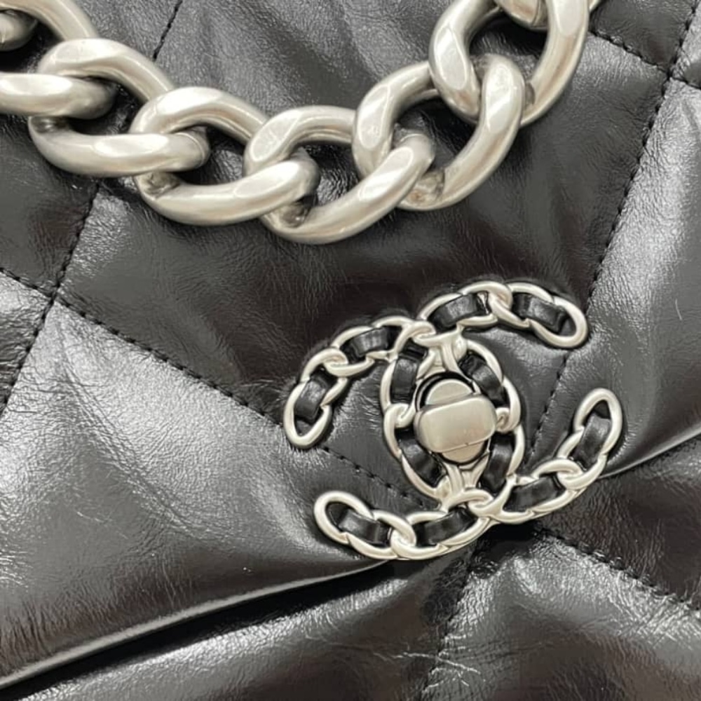 CHANEL 19 SERIES CLASSIC DOUBLE C LOGO SILVER TURN BUCKLE BLACK 31CM - Image 4