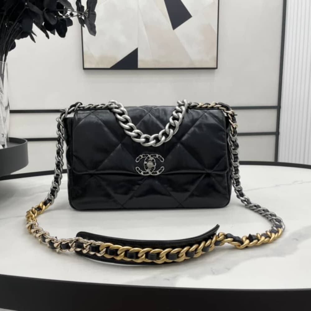 CHANEL 19 SERIES CLASSIC DOUBLE C LOGO SILVER TURN BUCKLE BLACK 31CM - Image 2