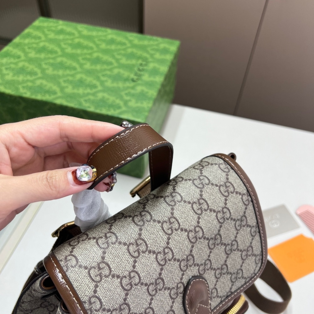 GUCCI BACKPACK WITH INTERLOCKING G BEIGE AND EBONY 26CM - Image 5