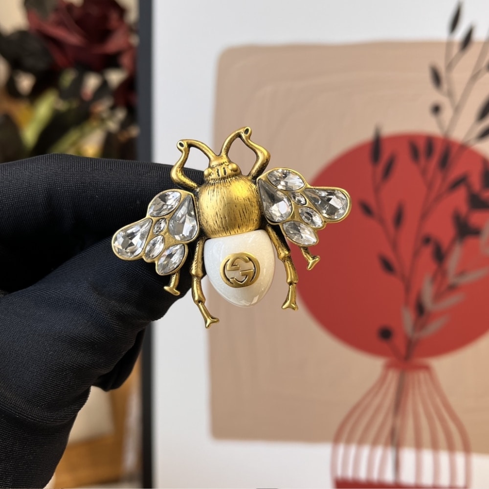 GUCCI GG BEE BROOCH GOLD WITH STONE - Image 3