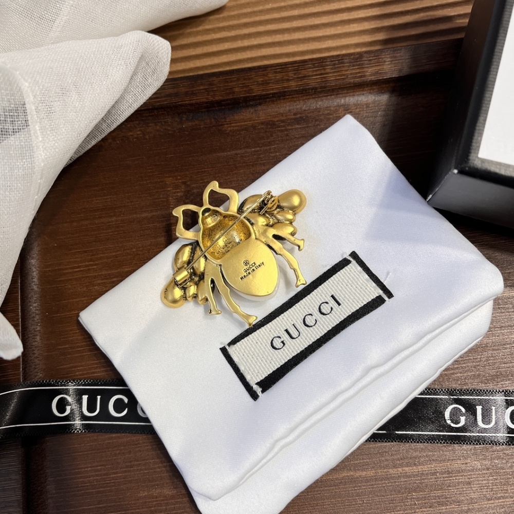 GUCCI GG BEE BROOCH GOLD WITH STONE - Image 4