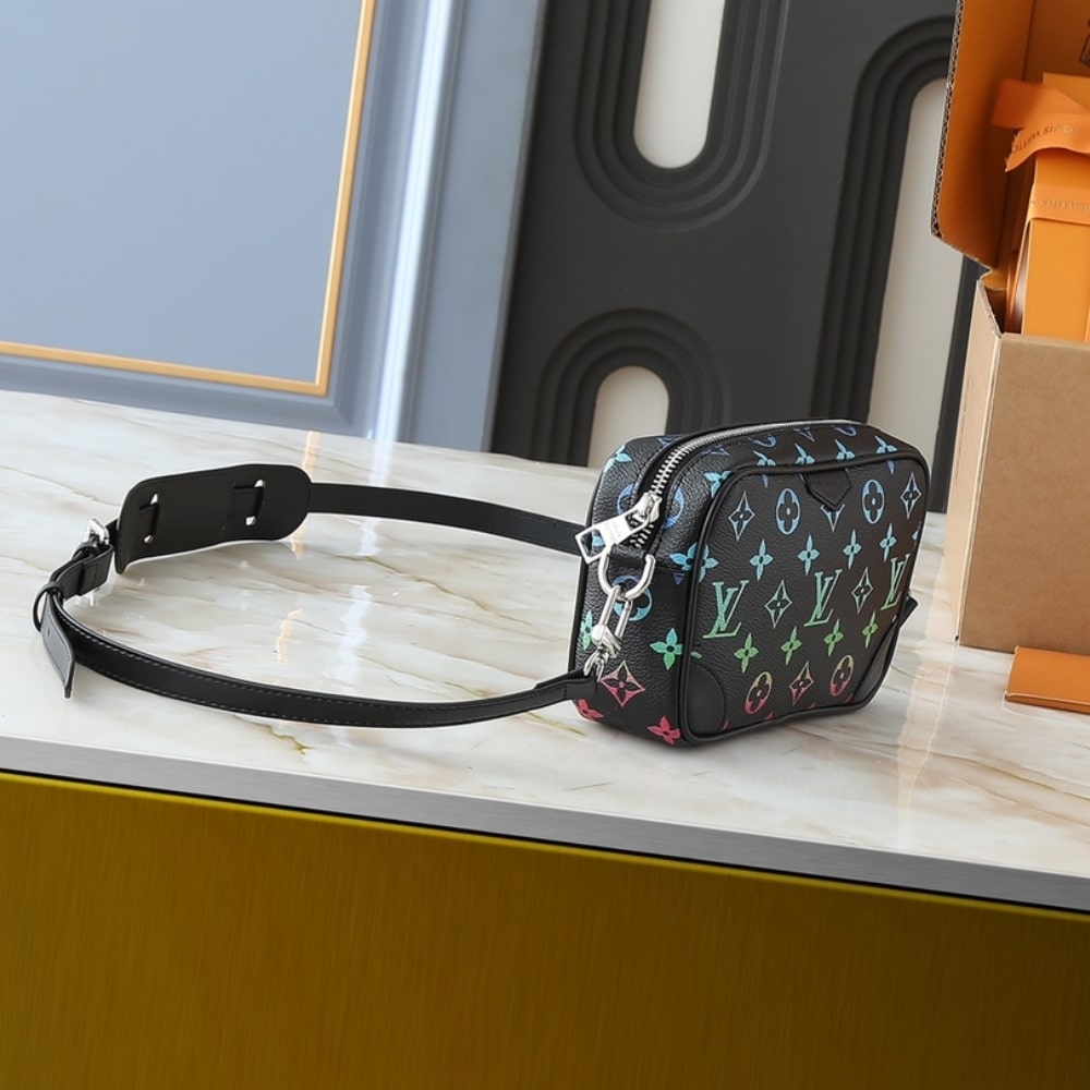 LOUIS VUITTON TROCADERO WEARABLE WALLET GRADIENT MONOGRAM BLACK 20CM - Image 3