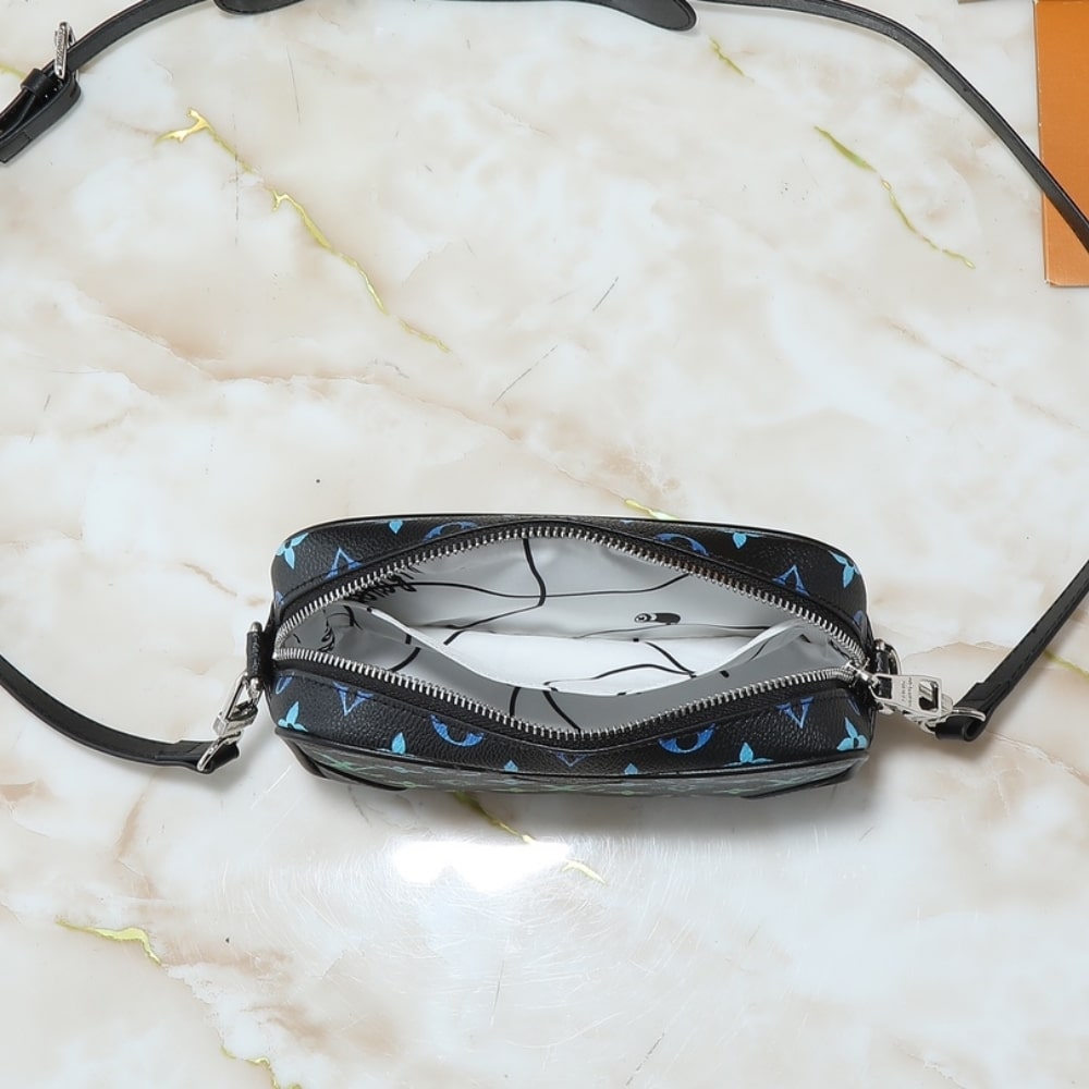 LOUIS VUITTON TROCADERO WEARABLE WALLET GRADIENT MONOGRAM BLACK 20CM - Image 5