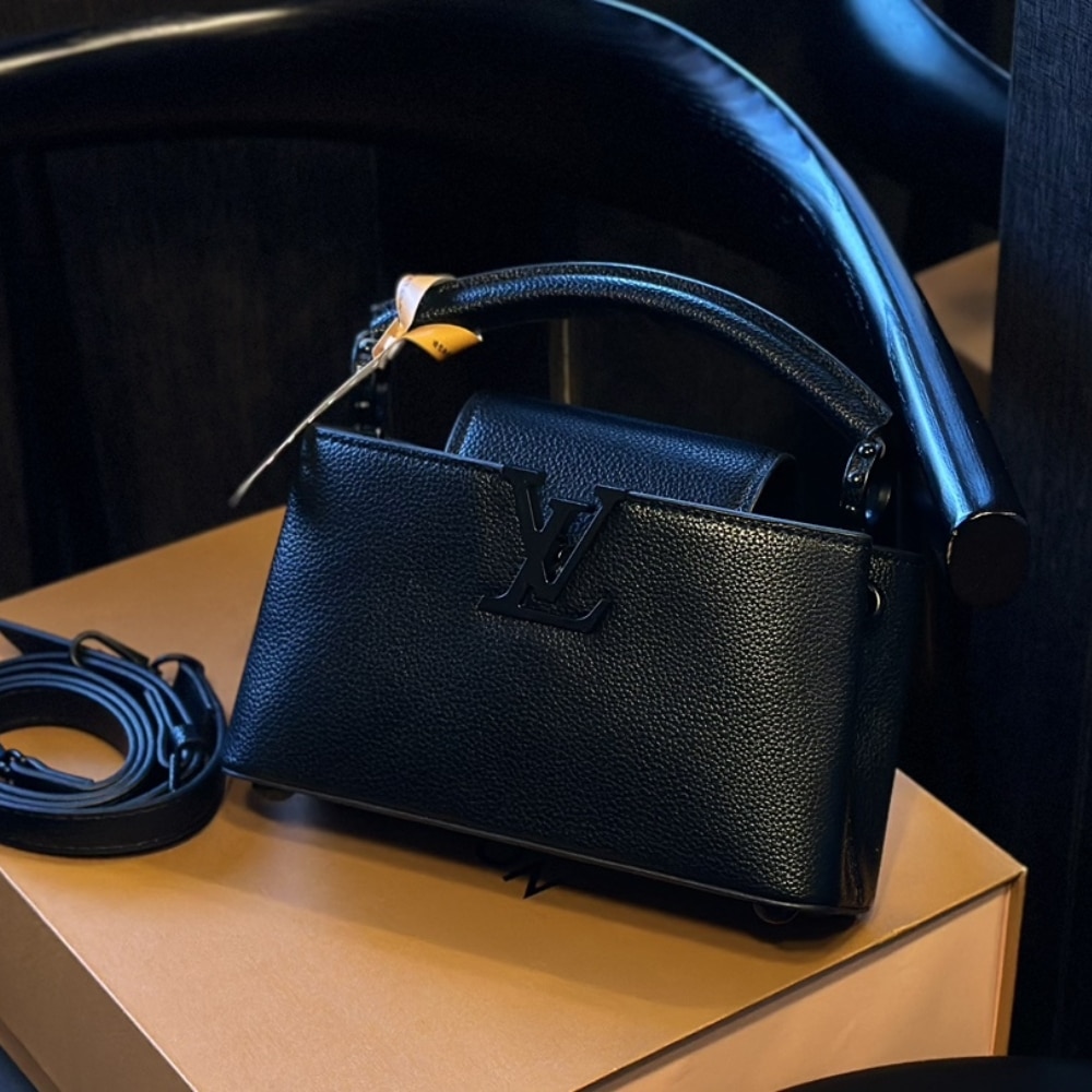 LOUIS VUITTON CAPUCINES EAST WEST MINI BAG BLACK 22CM M23955 - Image 2