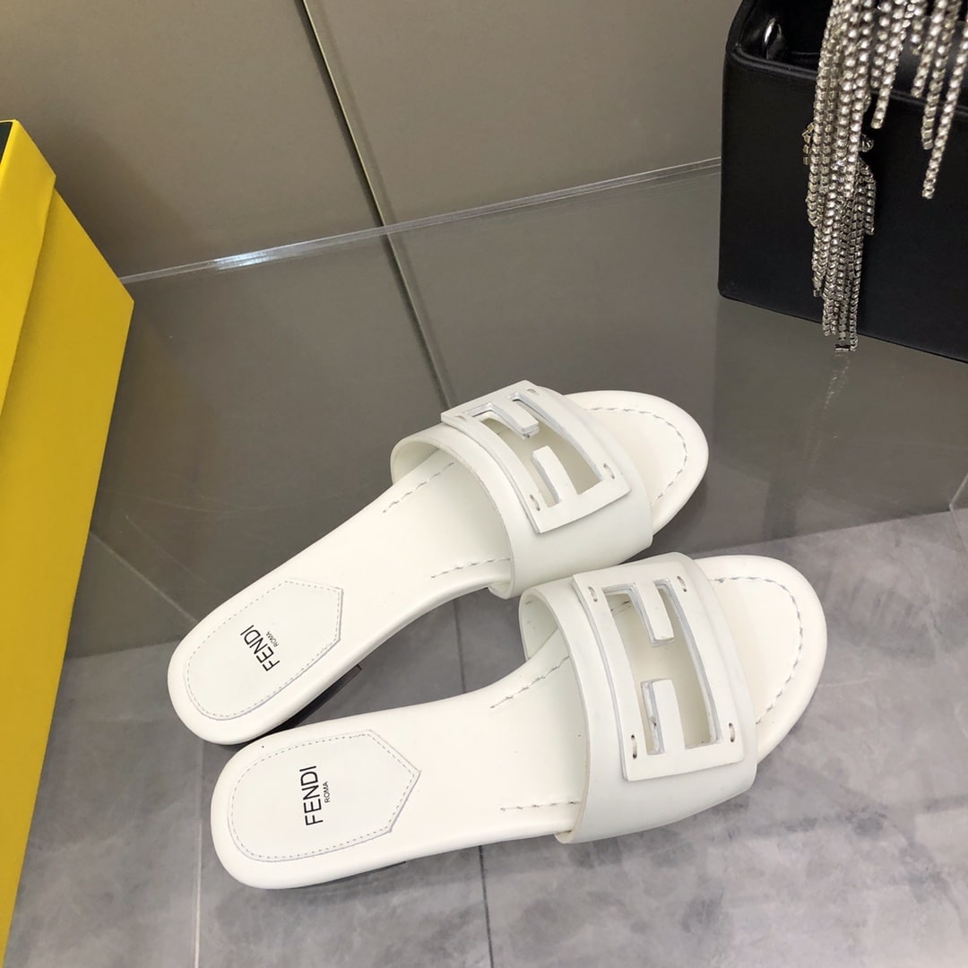 FENDI BAGUETTE WHITE LEATHER SLIDES - Image 3