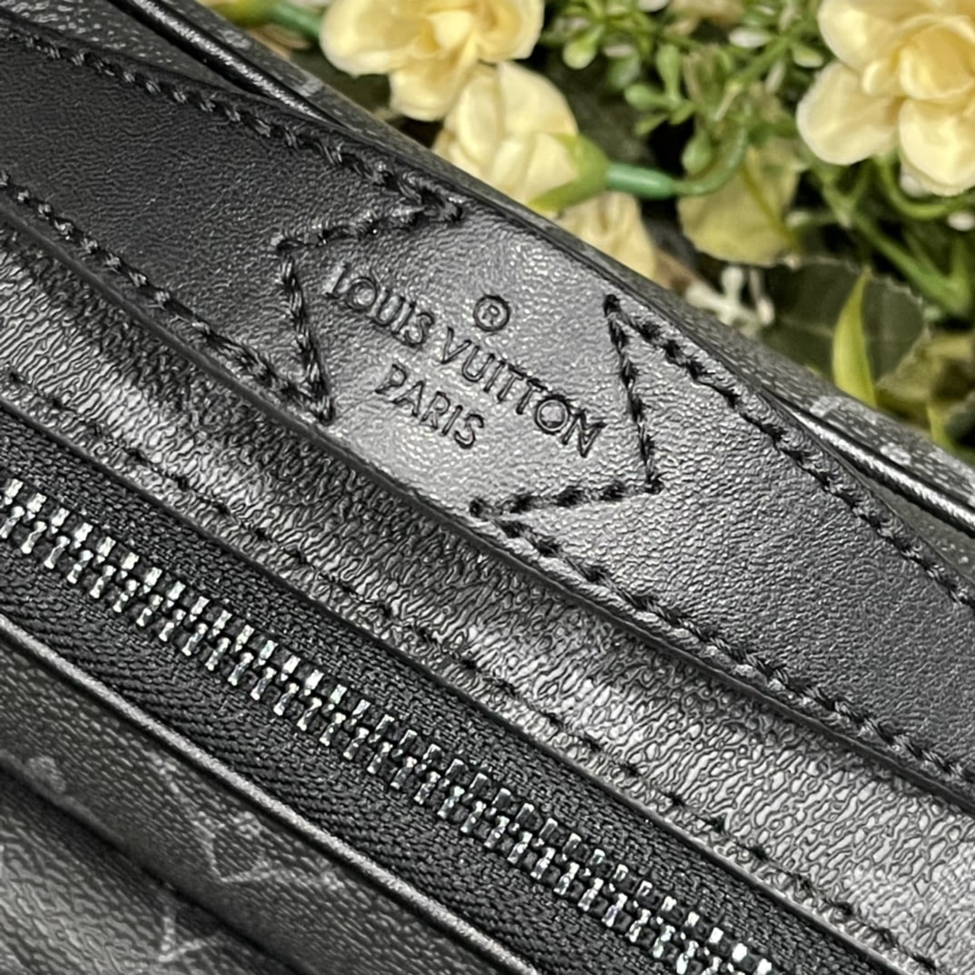 LOUIS VUITTON S LOCK MESSENGER GRAY MONOGRAM 22CM - Image 4