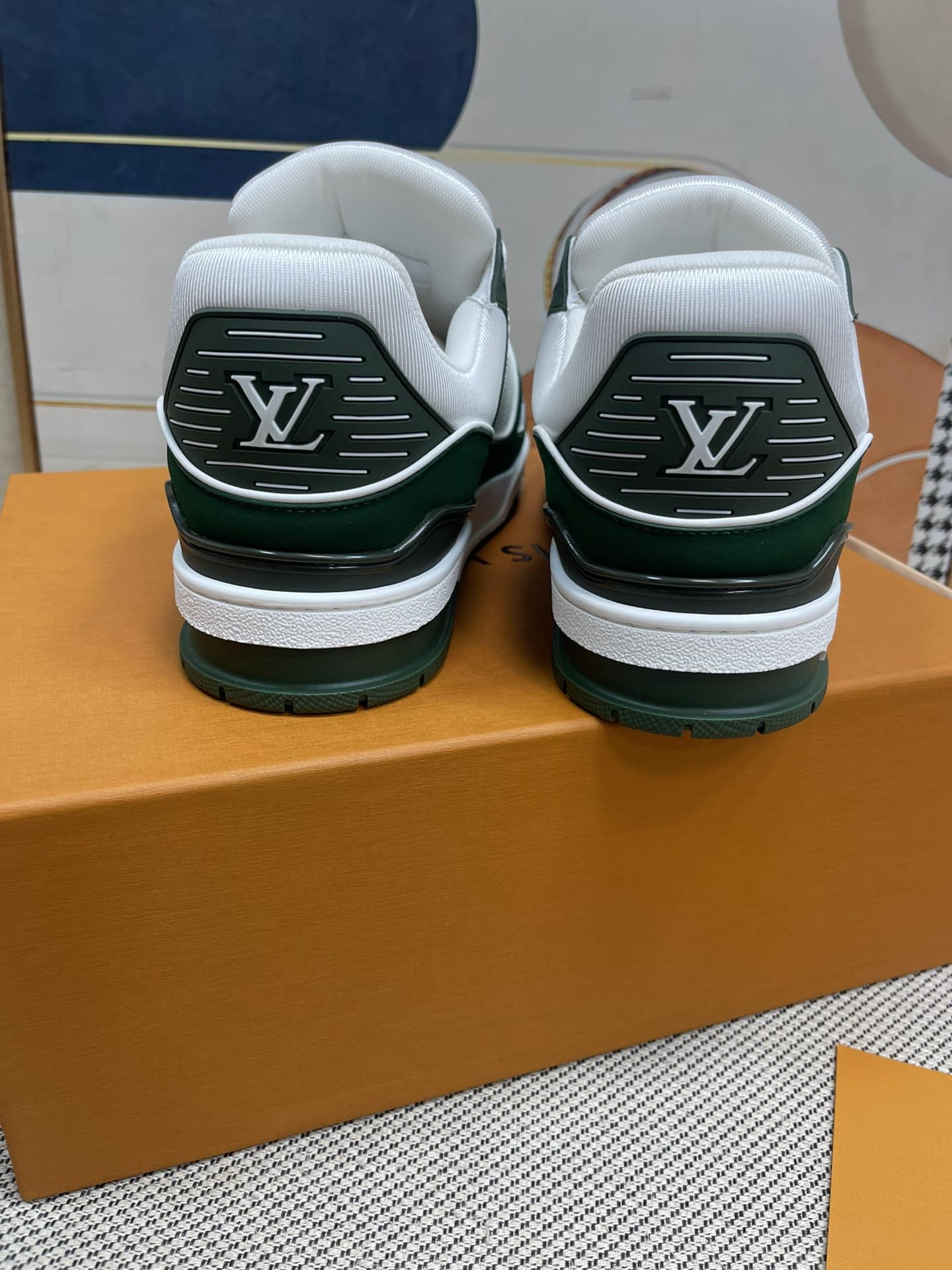 LOUIS VUITTON LV TRAINER SNEAKER GREEN - Image 2