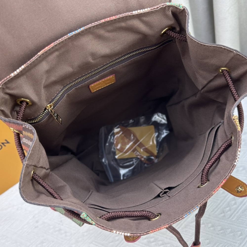 LOUIS VUITTON CHRISTOPHER MM BACKPACK MULTICOLOR 38CM - Image 9