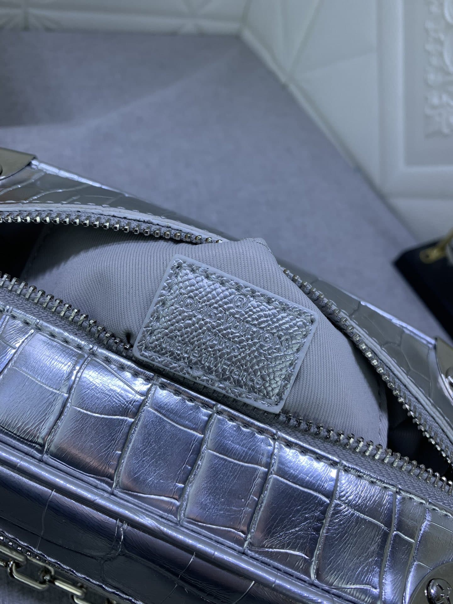 LOUIS VUITTON MINI SOFT TRUNK CROCODILIAN SILVER LEATHER 18.5CM N80956 - Image 3