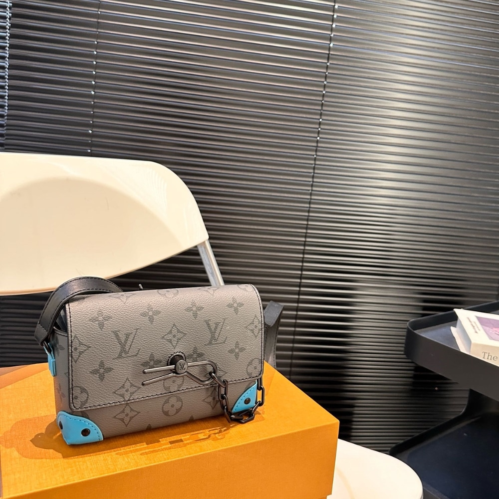 LOUIS VUITTON STEAMER WEARABLE WALLET TURQUOISE 17CM M11496 - Image 2