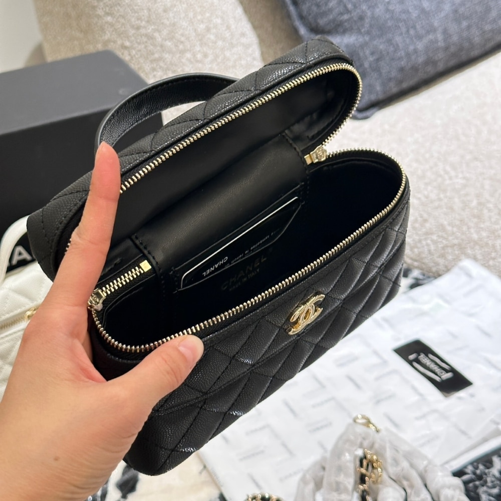 CHANEL LONG VANITY WITH CHAIN BLACK 19CM - Image 4