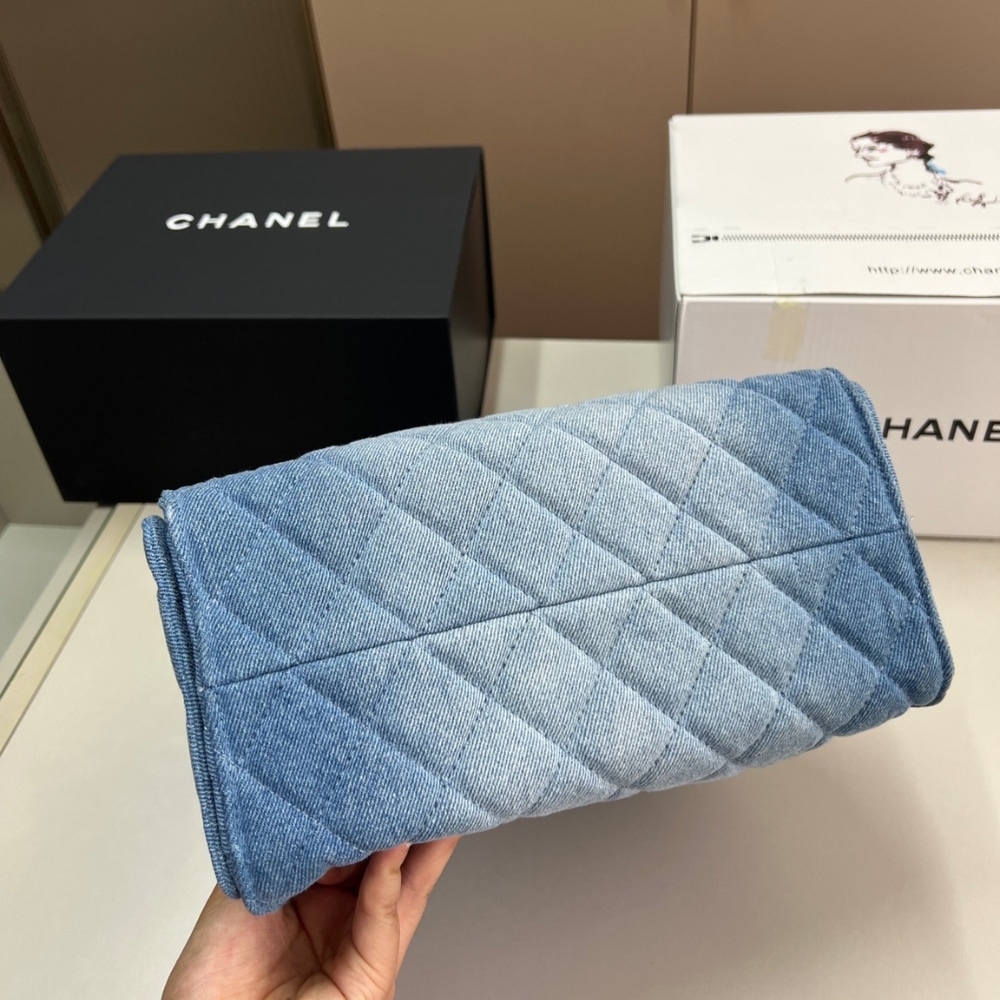 CHANEL 25 SMALL HANDBAG WASHED DENIM BLUE 25CM AS5293 B20603 U0475 - Image 7