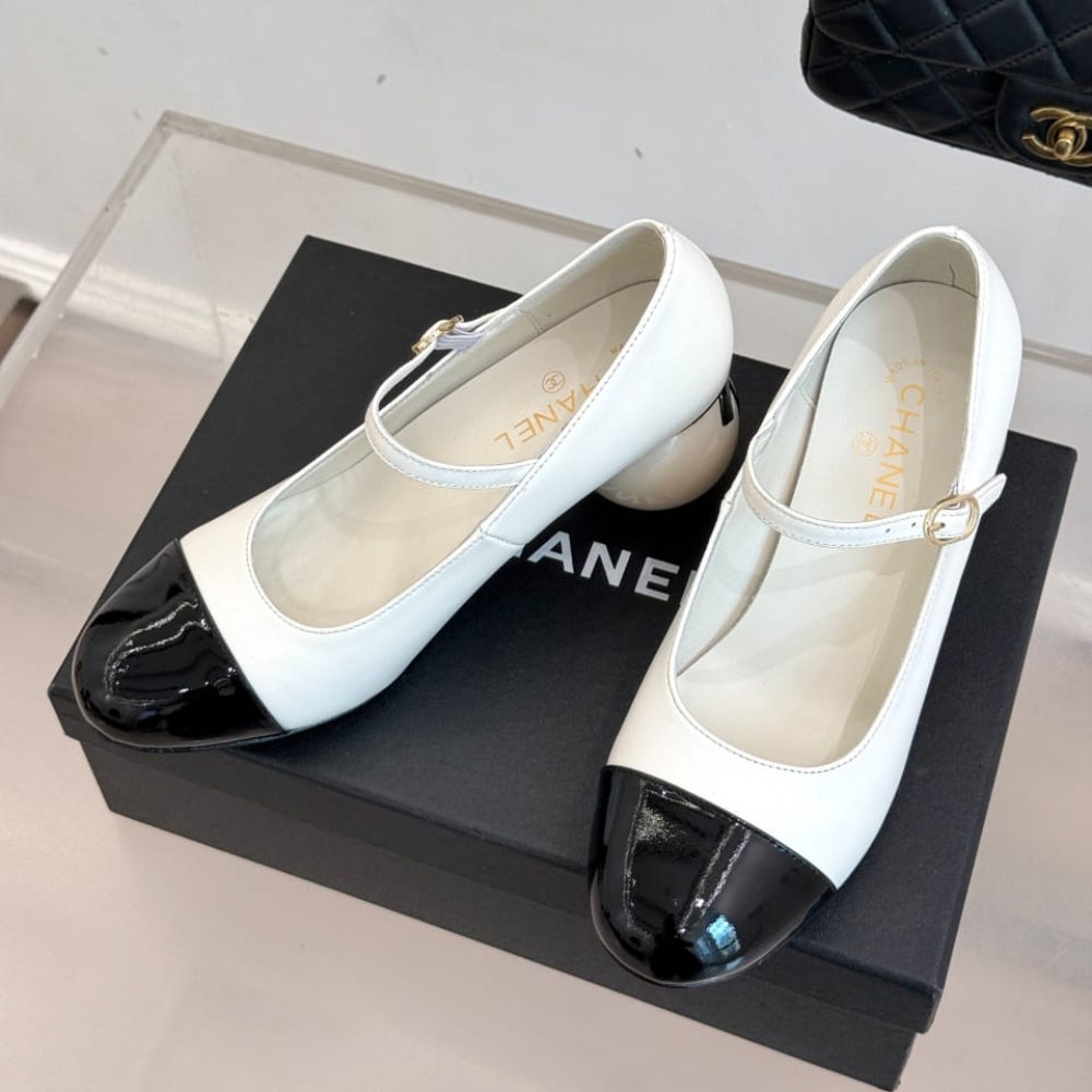 CHANEL MARY JANES PATENT AND IMITATION PEARLS WHITE BLACK G46775 B22202 U4186 - Image 5