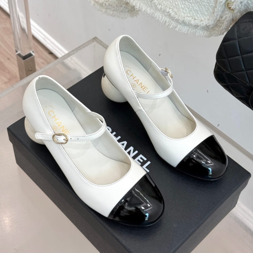 CHANEL MARY JANES PATENT AND IMITATION PEARLS WHITE BLACK G46775 B22202 U4186 - Image 4