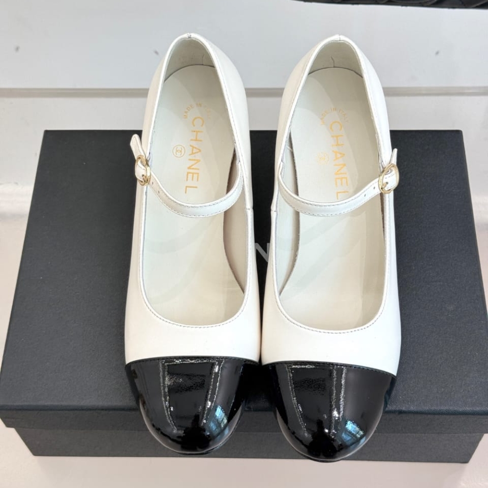 CHANEL MARY JANES PATENT AND IMITATION PEARLS WHITE BLACK G46775 B22202 U4186 - Image 3