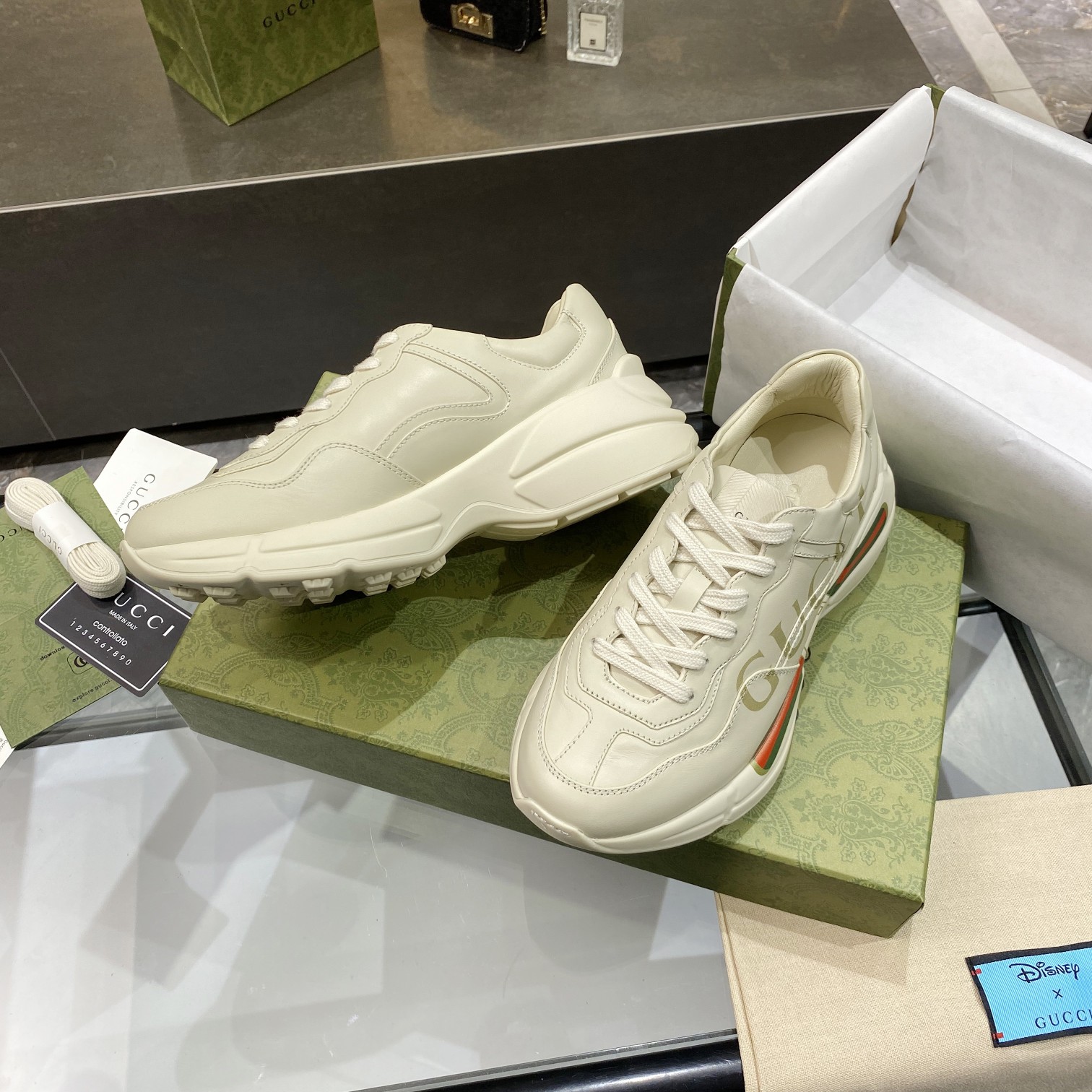 GUCCI WOMEN'S RHYTON GUCCI LOGO LEATHER SNEAKER 528892 DRW00 9522 - Image 10