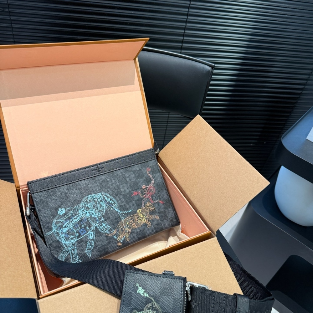 LOUIS VUITTON POCHETTE VOYAGE MM DAMIER GRAPHITE STAMPS BLACK 27CM N64605 - Image 3