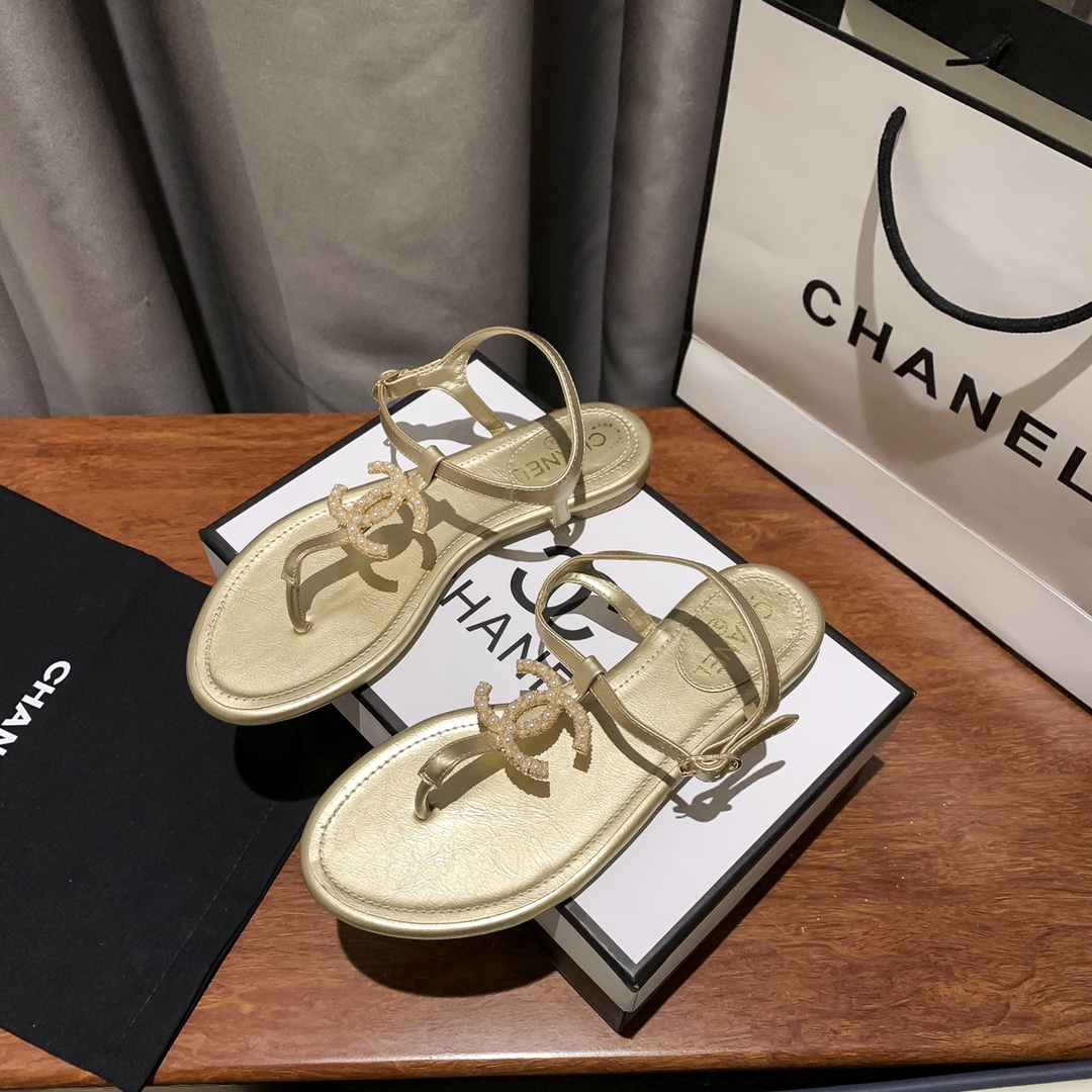 CHANEL GOLD PEARL CC LOGO THONG SANDALS GOLDEN - Image 2
