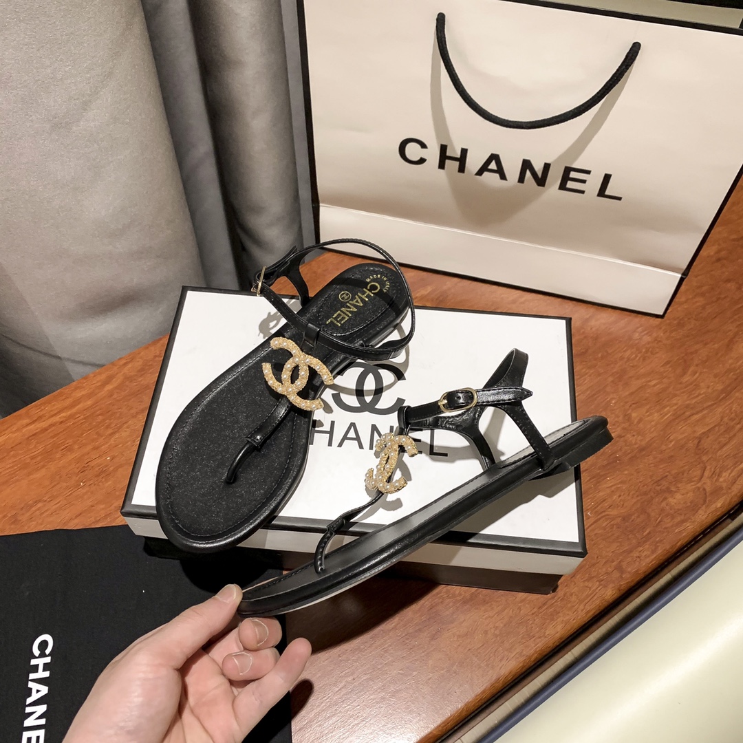 CHANEL GOLD PEARL CC LOGO THONG SANDALS BLACK - Image 4