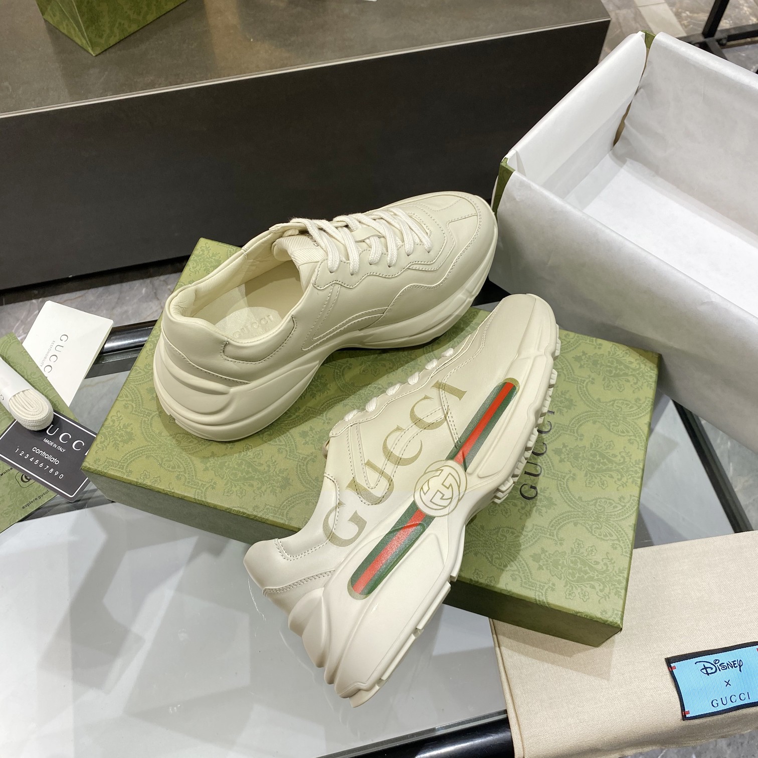 GUCCI WOMEN'S RHYTON GUCCI LOGO LEATHER SNEAKER 528892 DRW00 9522 - Image 9