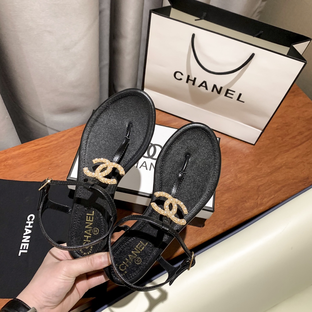 CHANEL GOLD PEARL CC LOGO THONG SANDALS BLACK - Image 2