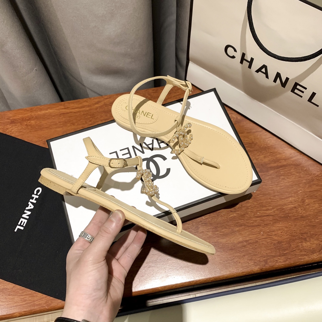 CHANEL GOLD PEARL CC LOGO THONG SANDALS BEIGE - Image 4