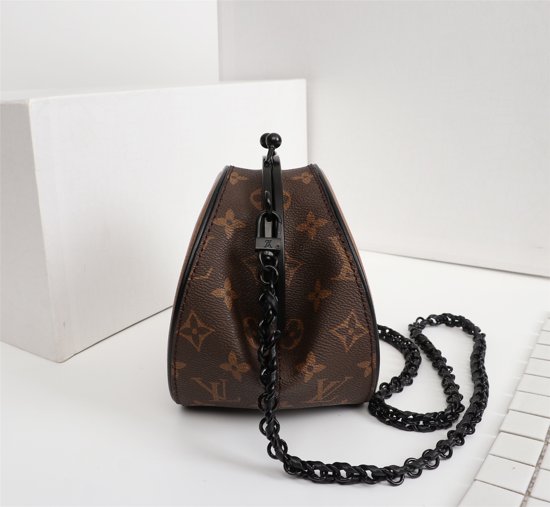 LOUIS VUITTON REVERSE MONOGRAM GIANT BOURSICOT M68606 - Image 7